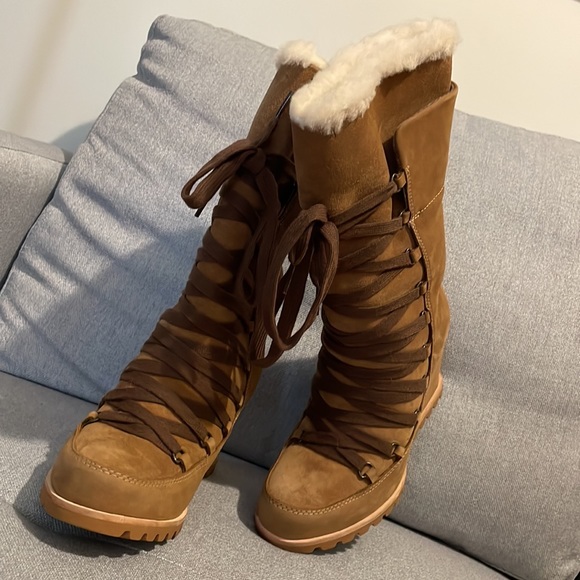 NEW! UGG BOOTS Size 6.5 - Picture 6 of 10